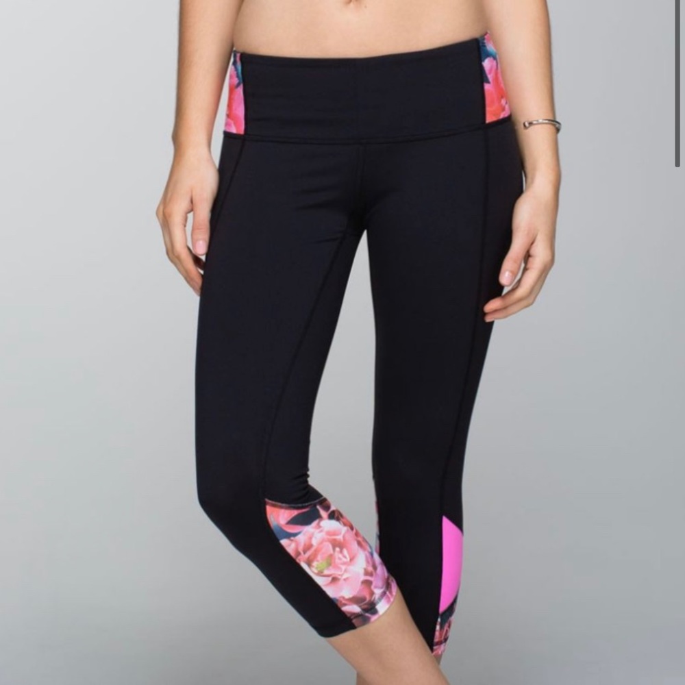 Lululemon Emory Crop Secret Garden pants 🍋